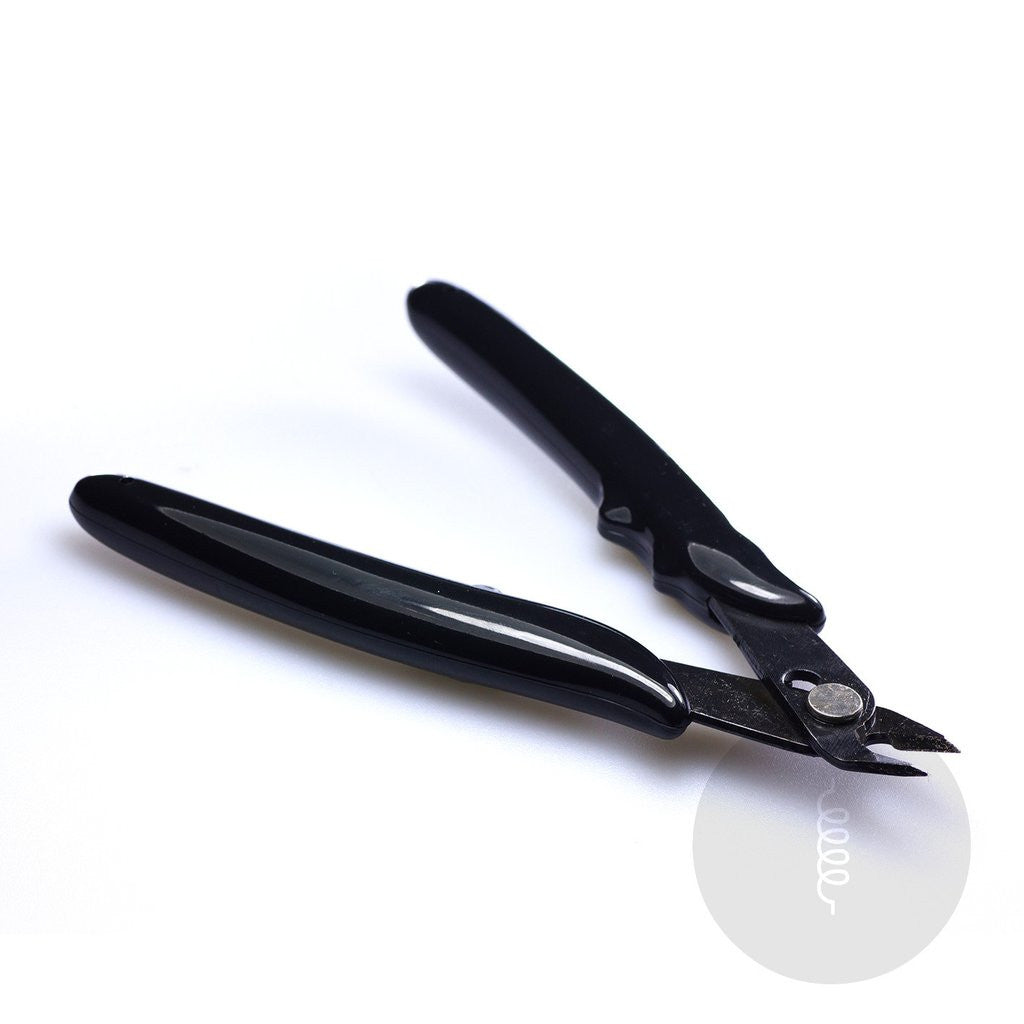 Black diagonal cutter